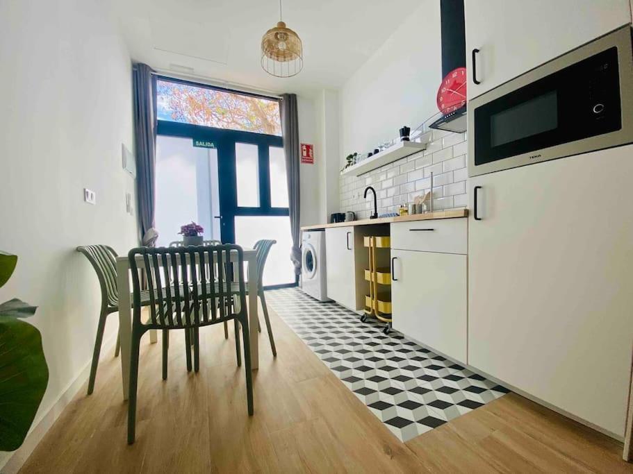 Nice & Cozy Flat Close The Beach Valencia Bagian luar foto